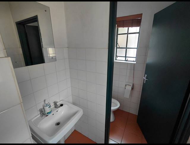 240M² OFFICE TO LET IN HALFWAY HOUSE